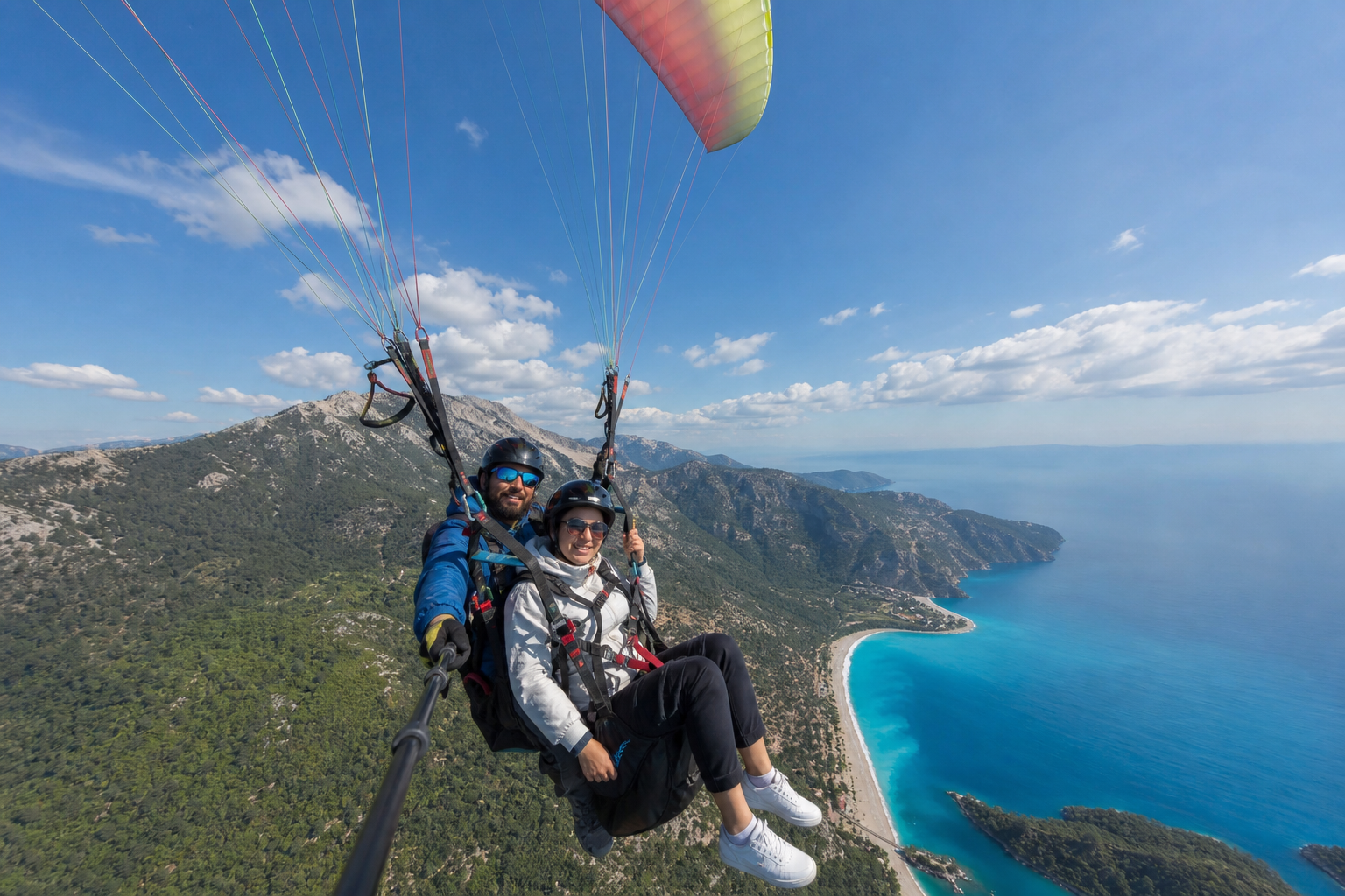 Tandem yamaç paraşütü uçuşu